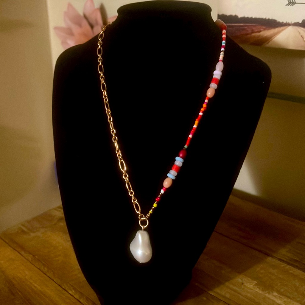 80r Gold Tone And Colorful Beaded Necklace With Faux Pearl Pendant Never Worn 27$